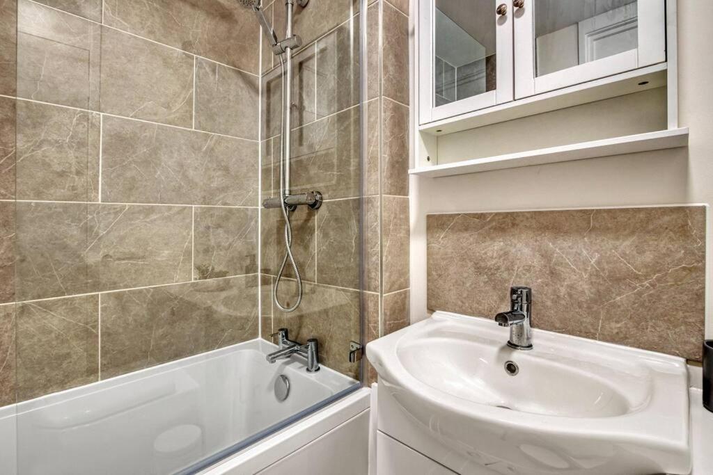 Hidden Gem In Battersea W/ Free Parking Apartamento Londres Exterior foto