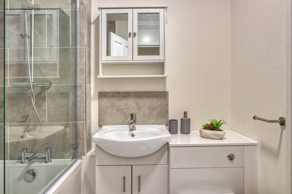 Hidden Gem In Battersea W/ Free Parking Apartamento Londres Exterior foto