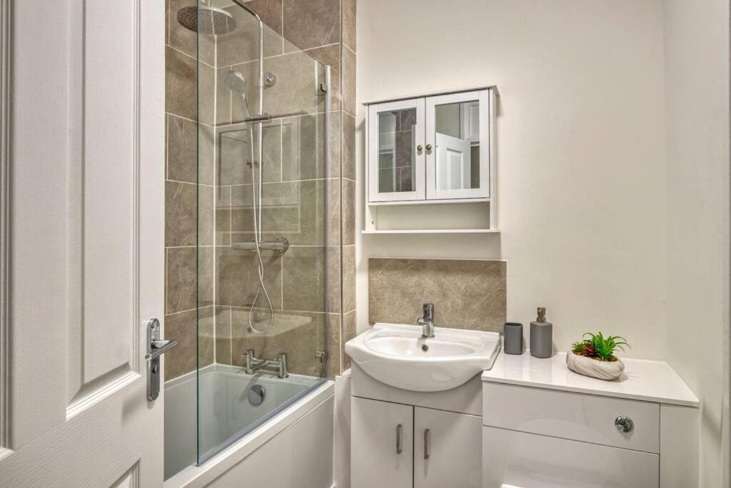 Hidden Gem In Battersea W/ Free Parking Apartamento Londres Exterior foto